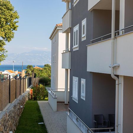 Apartments Crnekovic Tomislava 8A Baška Exterior foto