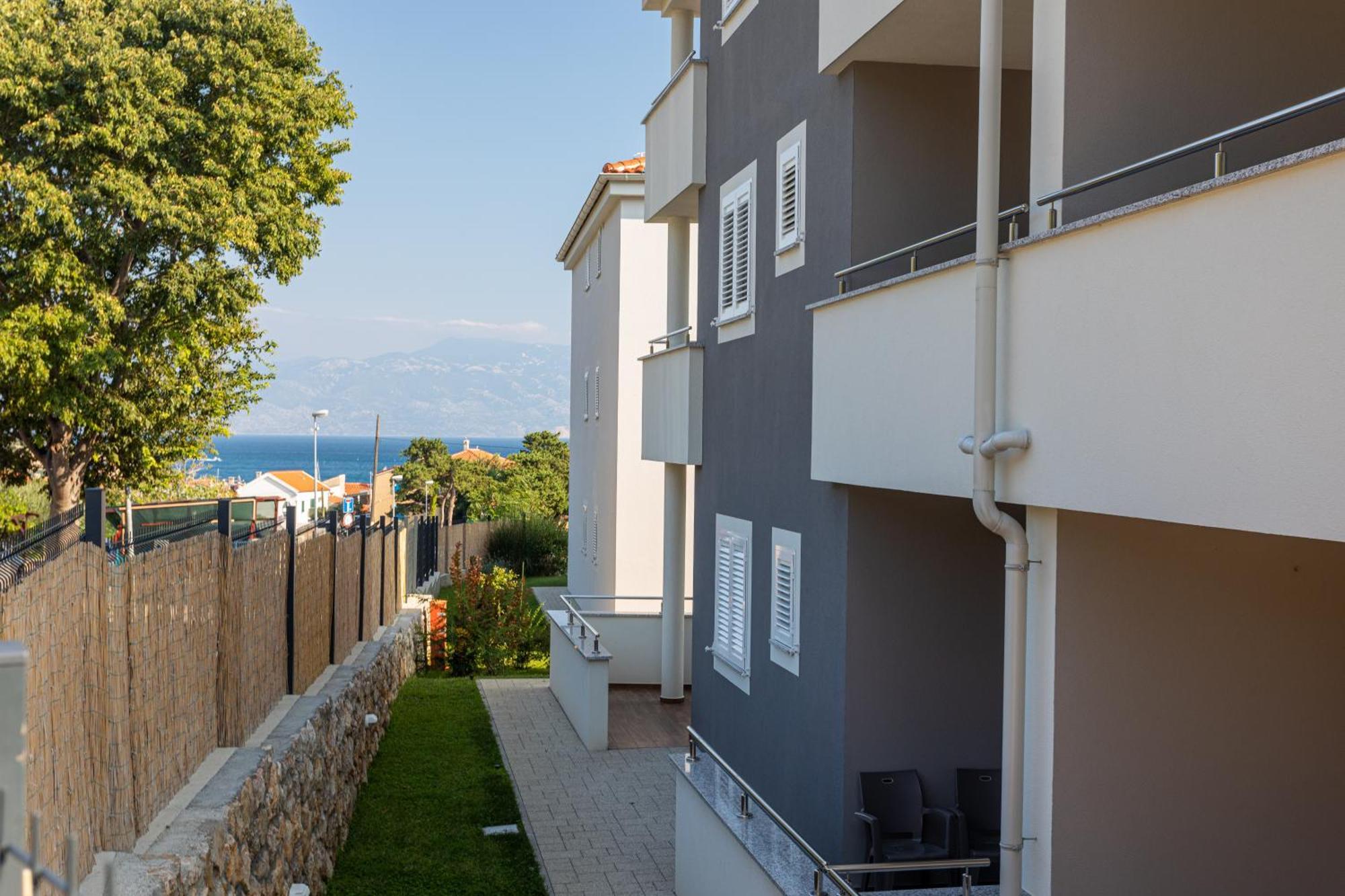 Apartments Crnekovic Tomislava 8A Baška Exterior foto